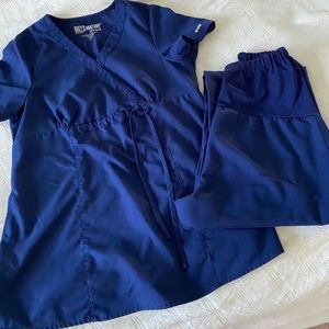 Maternity scrubs sets (3) size SMALL
